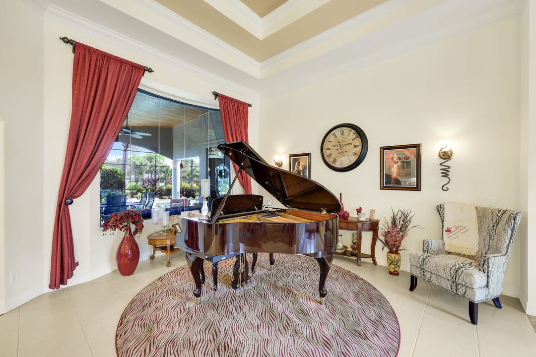 5926 Amberwood Dr, Naples, FL 34110