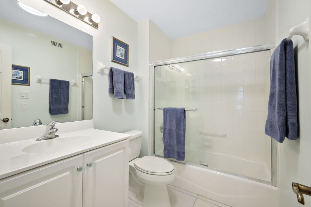 286 4th St S, Naples, FL 34102