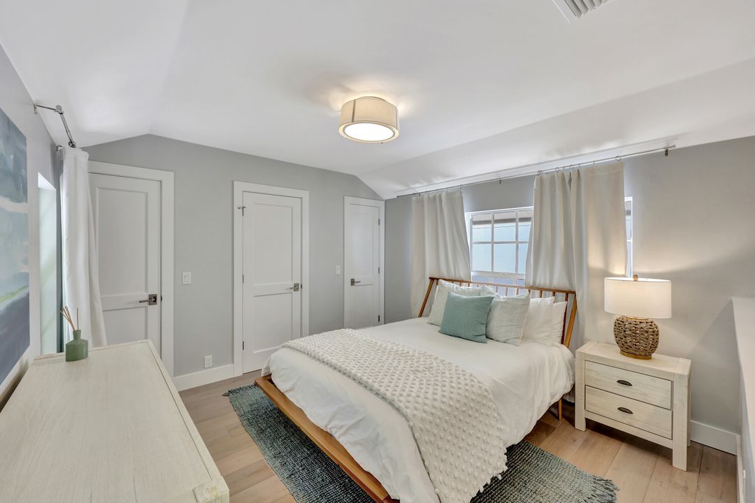 1500 Pelican Ave, Naples, FL 34102