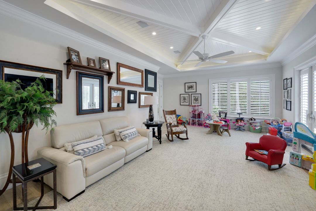 3150 Dahlia Way, Naples, FL 34105