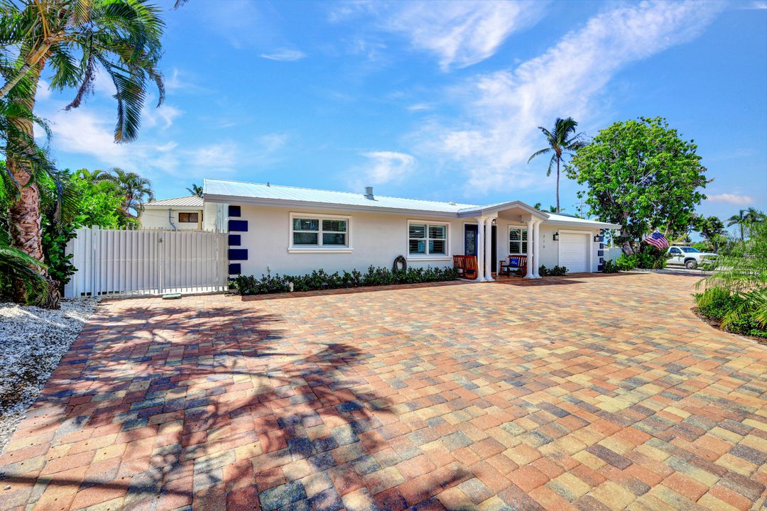 318 Castaways St, Marco Island, FL 34145