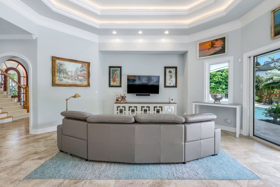 491 Wedge Dr, Naples, FL 34103