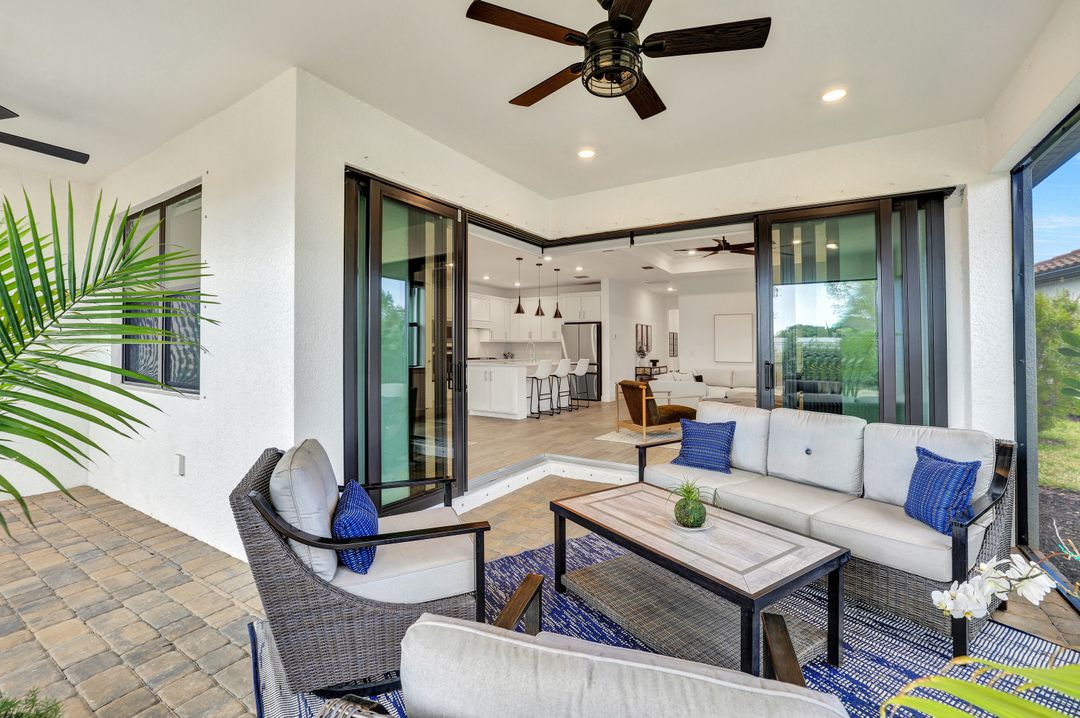 1952 Yellowfin Cir, Naples, FL 34114