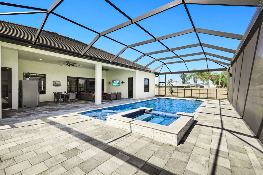 455 SE 17th Ave, Cape Coral, FL 33990