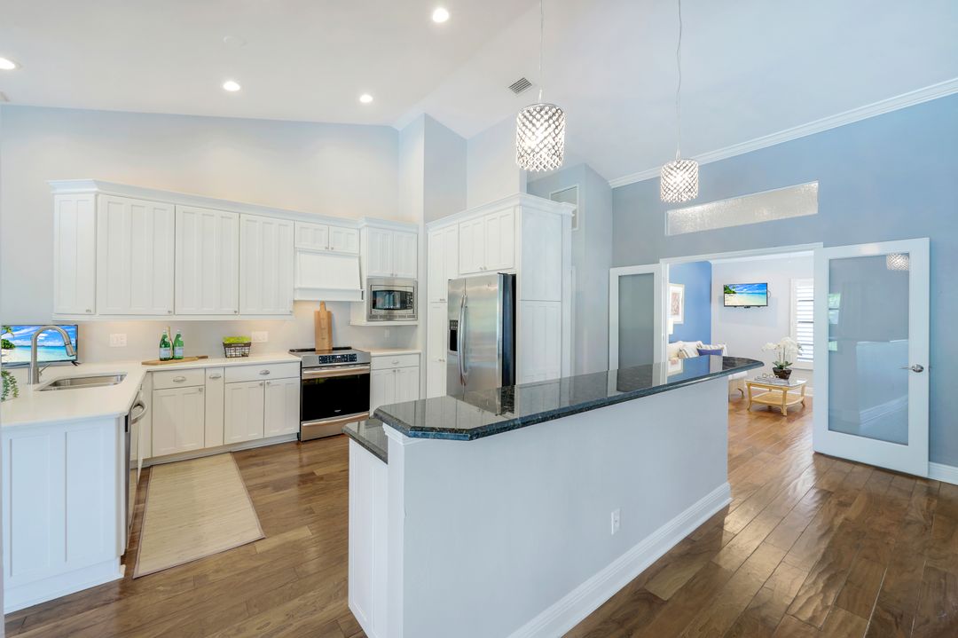 430 Cypress Way E, Naples, FL 34110