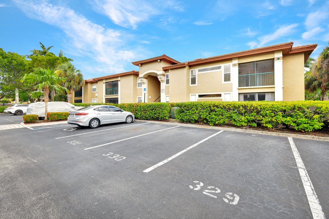 8880 Colonnades Ct W #427, Bonita Springs, FL 34135