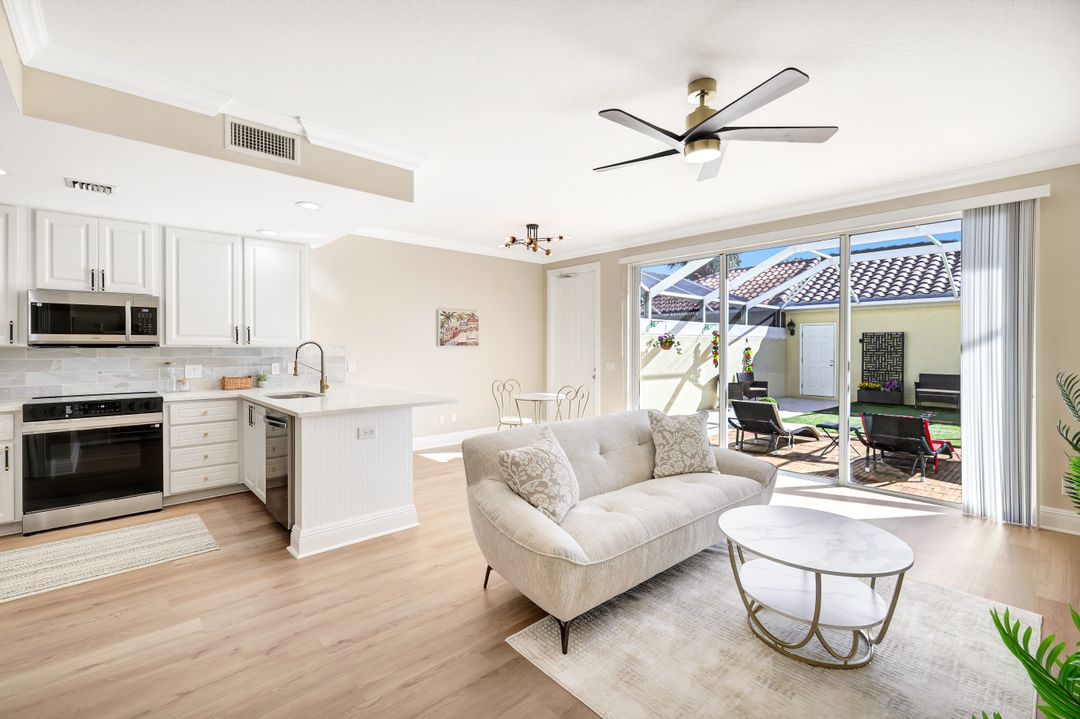 6210 Towncenter Cir, Naples, FL 34119