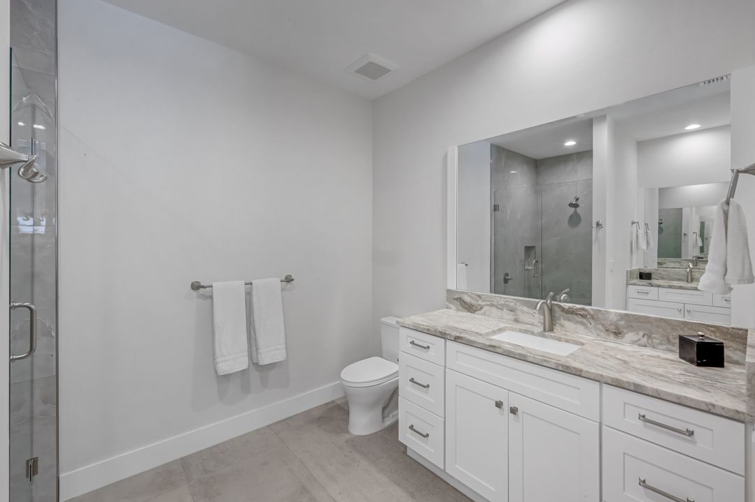 605 107th Ave N, Naples, FL 34108