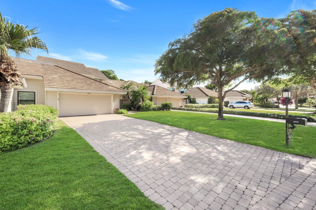 6636 Trident Way, Naples, FL 34108