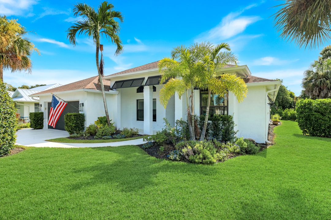 520 Raven Way, Naples, FL 34110