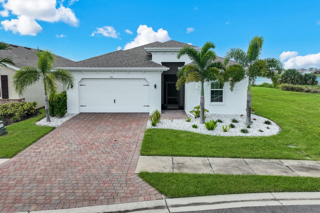950 Stonewater Lk Ter, Cape Coral, FL 33993
