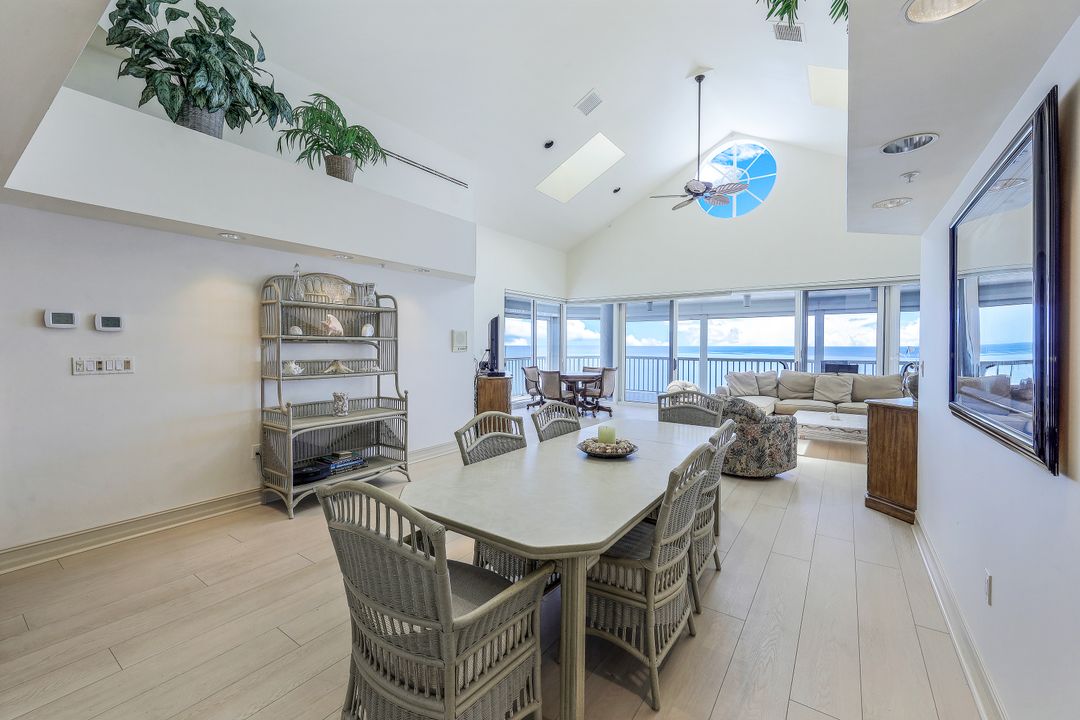 20 Seagate Dr #1102 (PH-2), Naples, FL 34103
