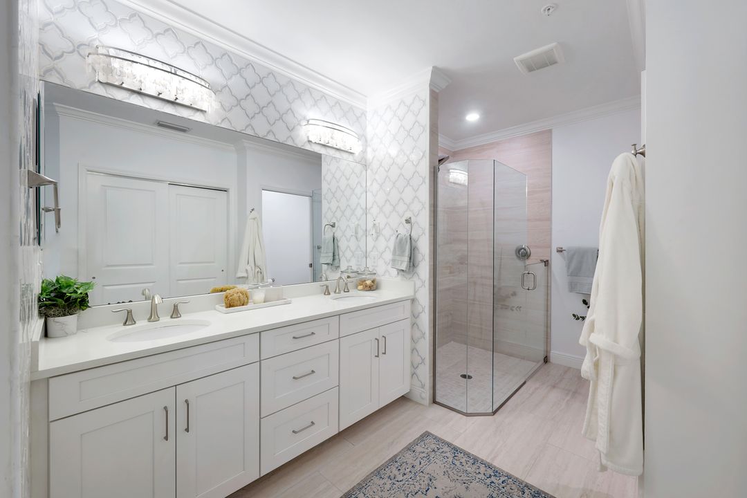 16348 Viansa Wy, Naples, FL 34110