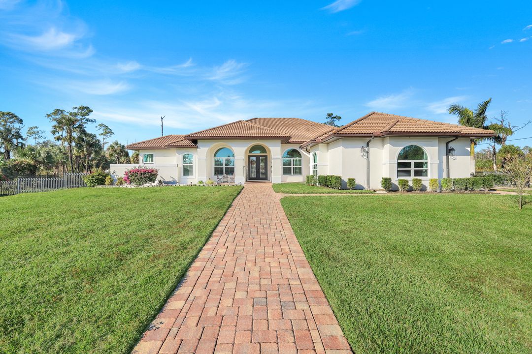 90 22nd Ave NW, Naples, FL 34120