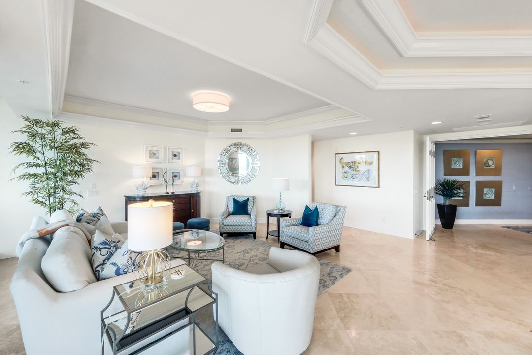 295 Grande Way #304, Naples, FL 34110