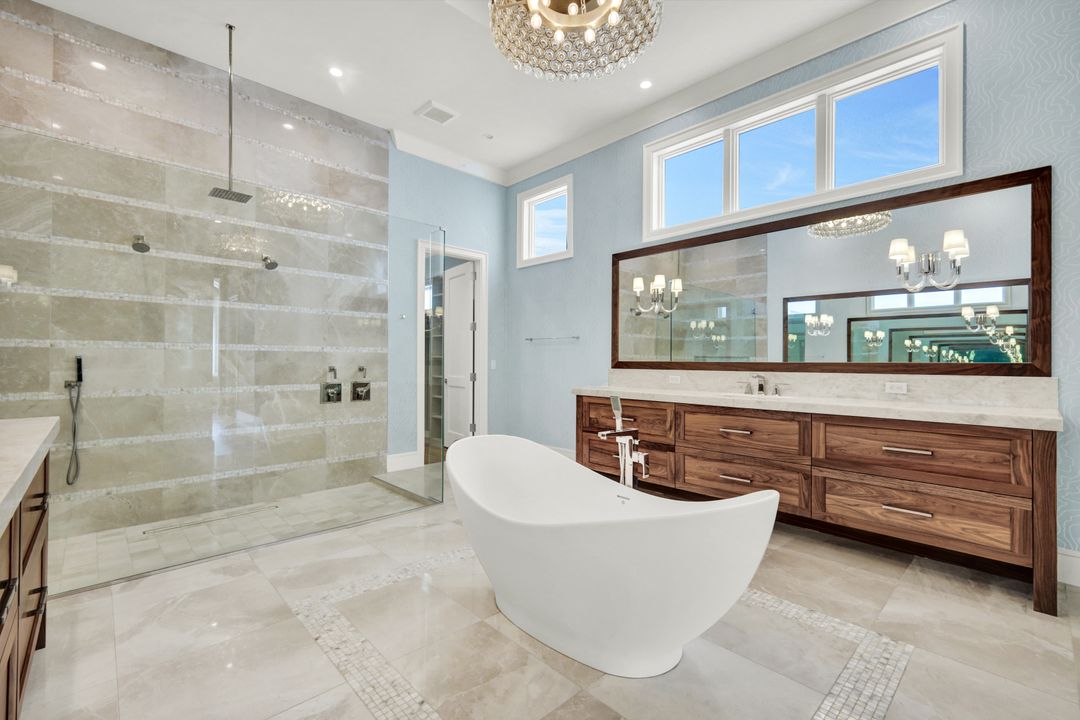 6892 Leeward Wy, Naples, FL 34109