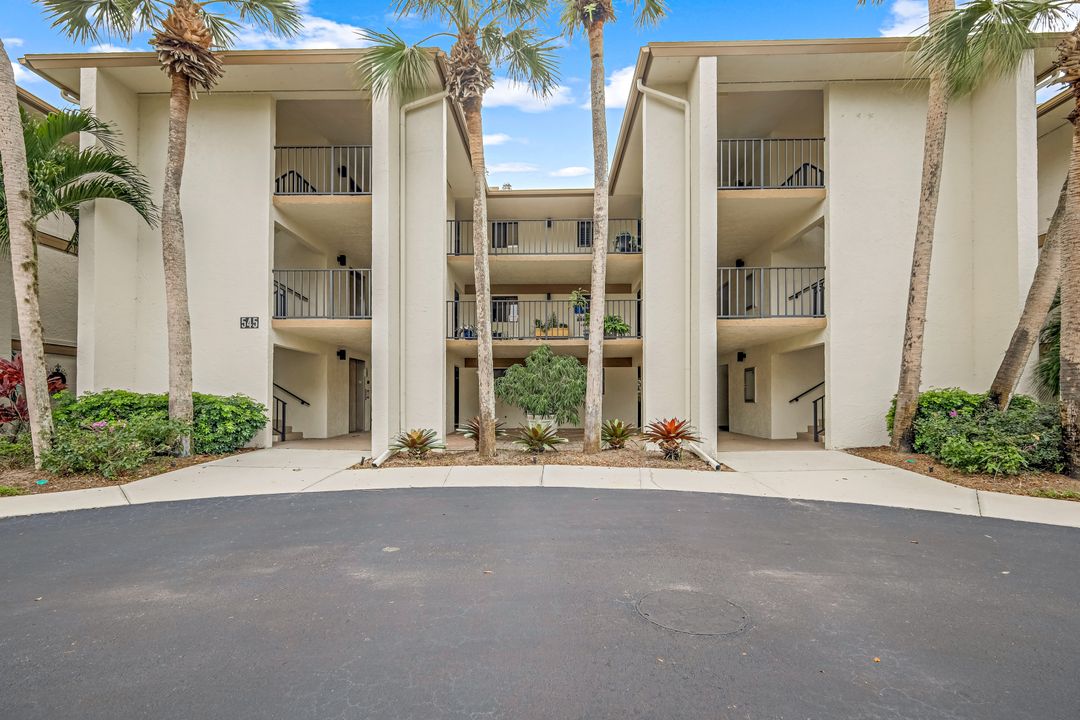 545 Lake Louise Cir #104, Naples, FL 34110