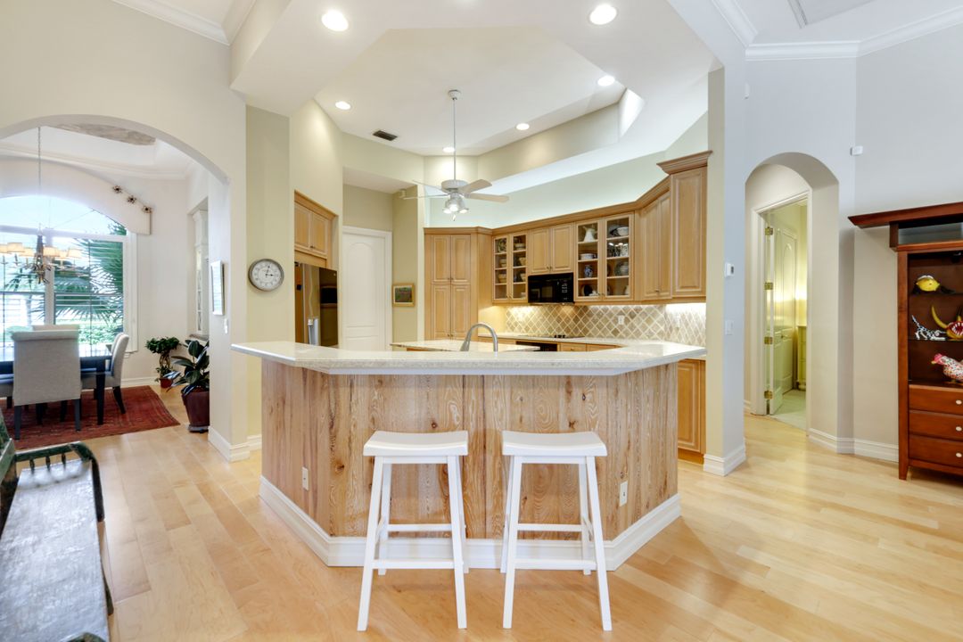 602 Springline Dr, Naples, FL 34102