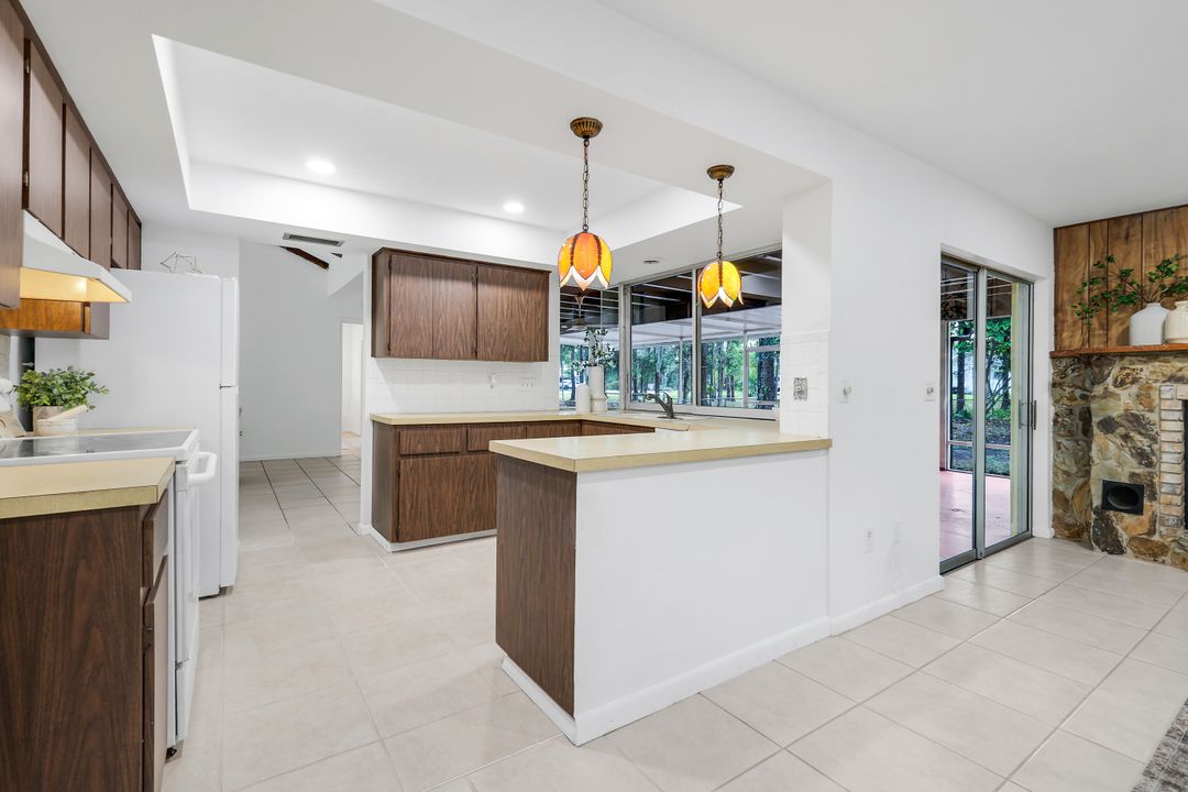 525 Weber Blvd N, Naples, FL 34120