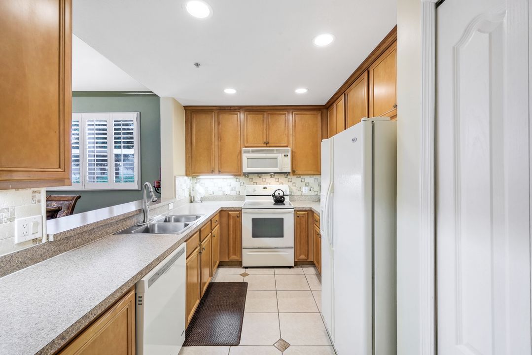 6816 Sterling Greens Dr #106, Naples, FL 34104