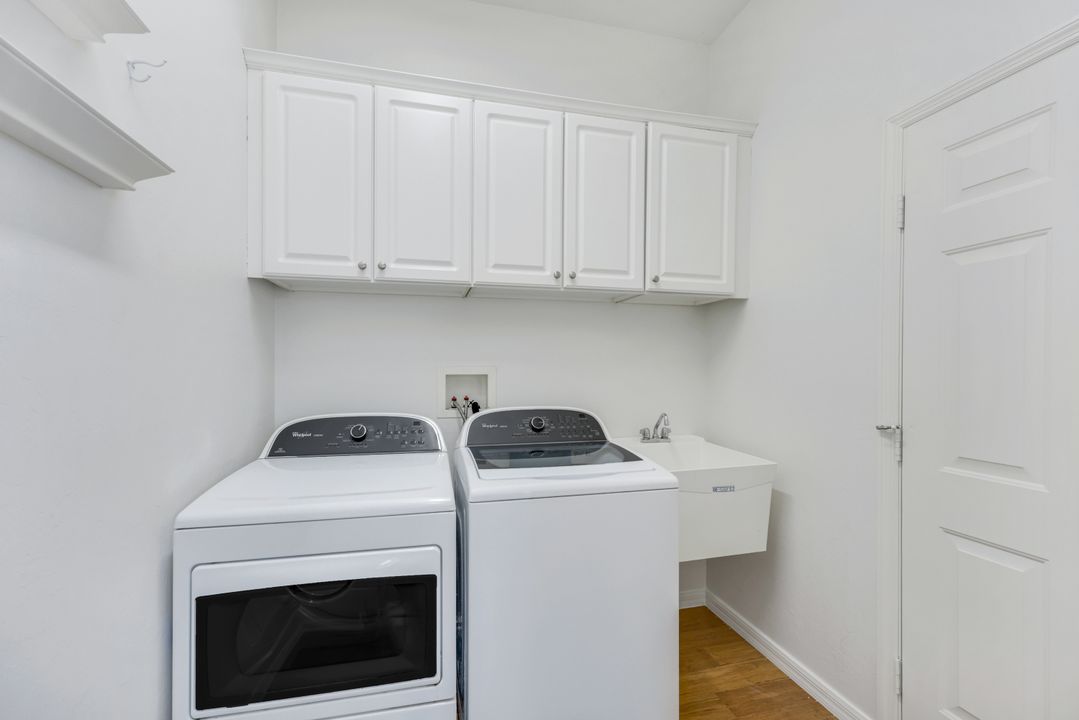 8621 Gleneagle Way, Naples, FL 34120