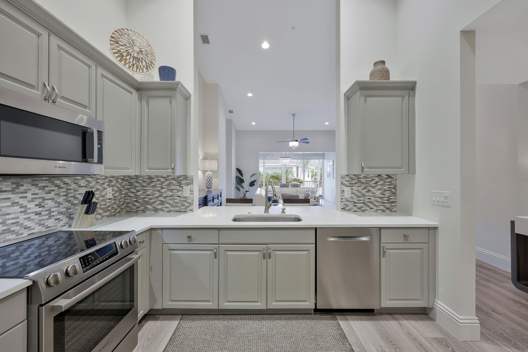 831 Sailaway Ln #203, Naples, FL 34108