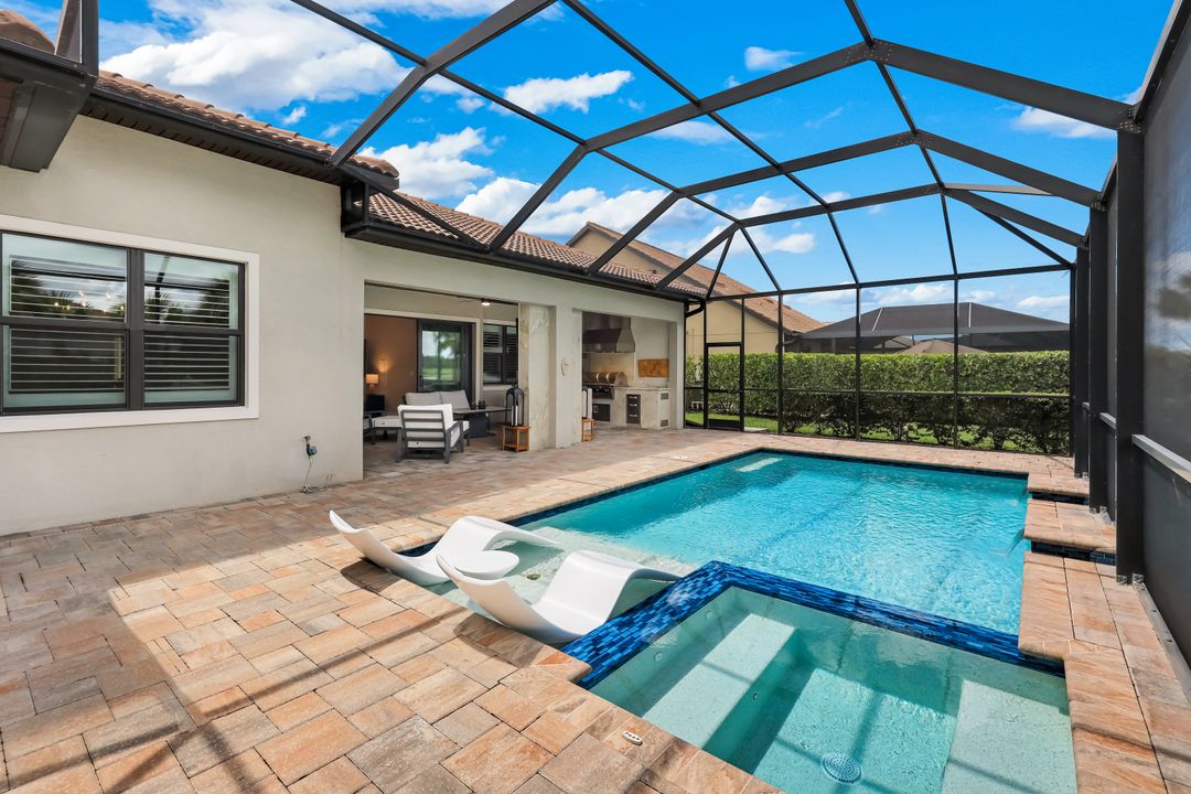 9151 Snowy Owl Wy, Naples, FL 34120