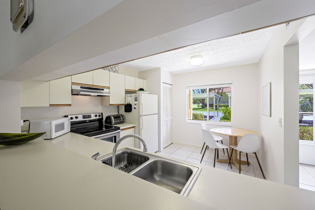 3695 Amberly Cir #E 107, Naples, FL 34112