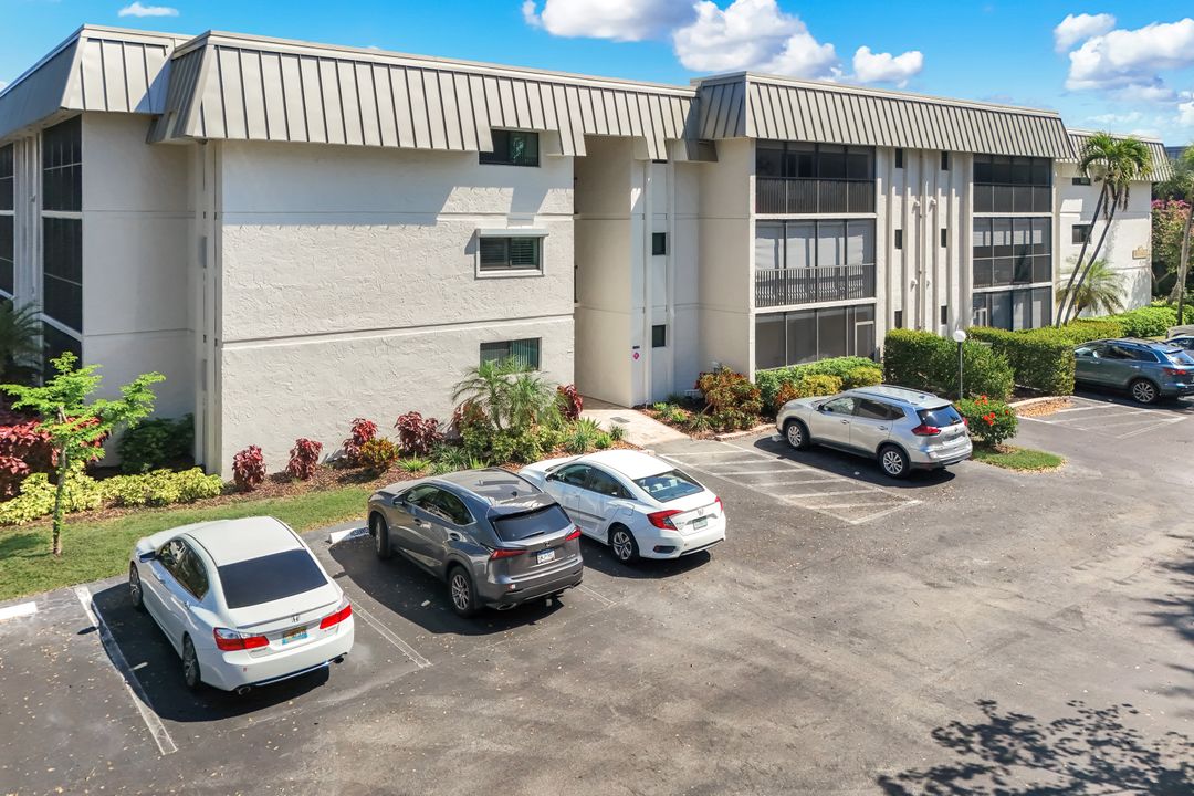 788 Park Shore Dr #E20, Naples, FL 34103