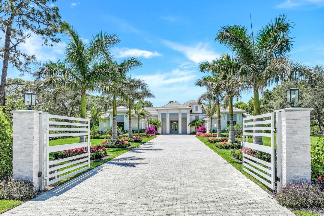 125 Caribbean Rd, Naples, FL 34108