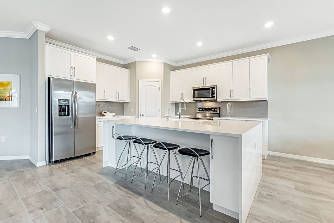 1603 Santiago Cir, Naples, FL 34113