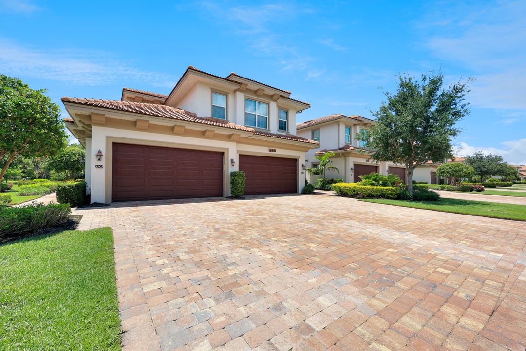 7801 Hawthorne Dr #2701, Naples, FL 34113