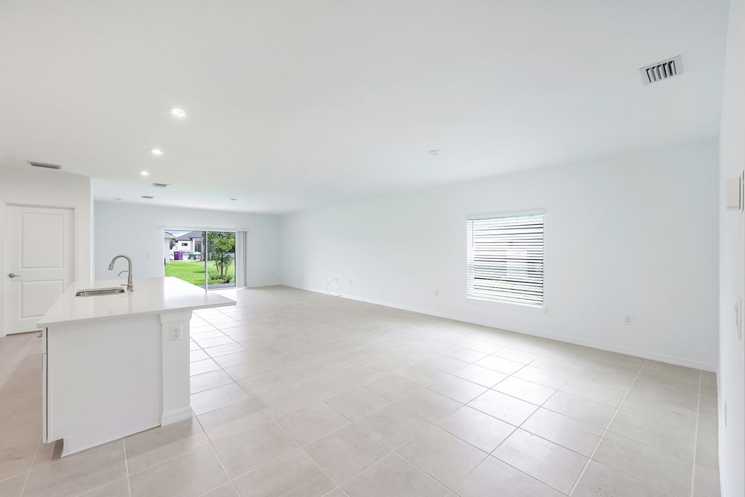 2714 SW 3rd Ln, Cape Coral, FL 33991