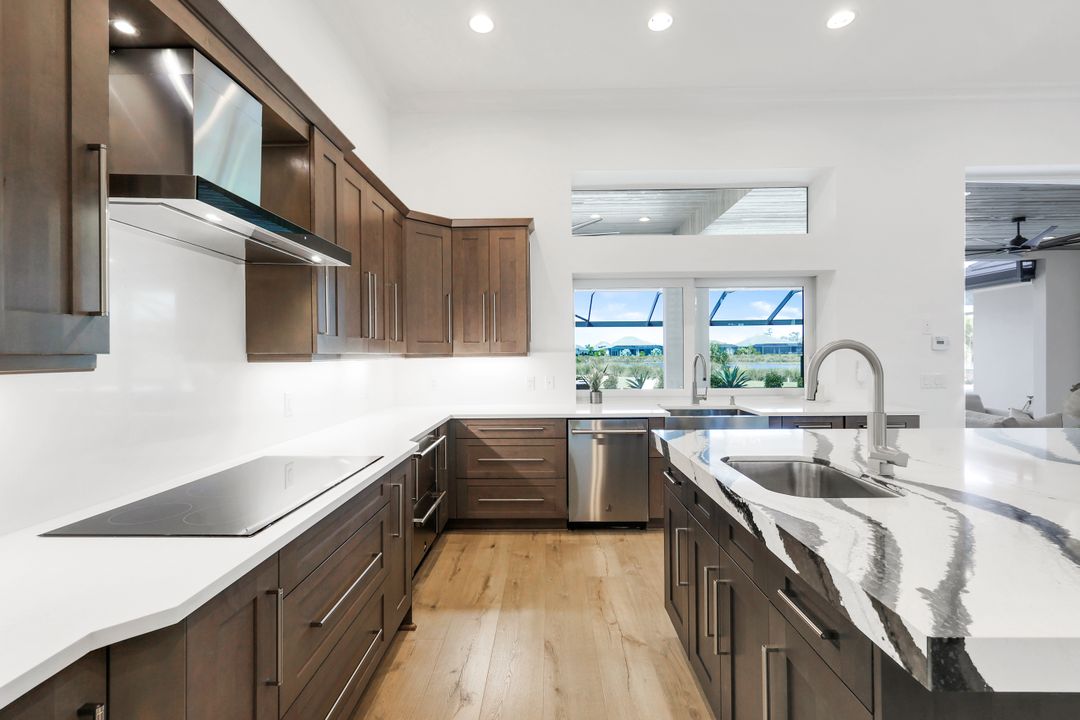 6273 Negril Isle Dr, Naples, FL 34113