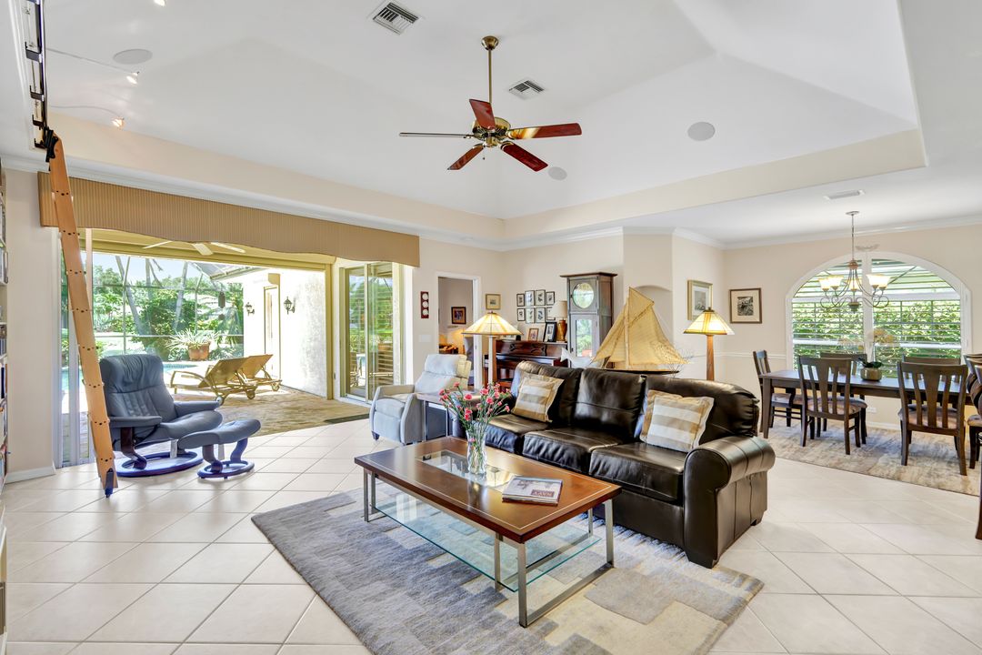 4383 Pomarine Ct, Naples, FL 34119