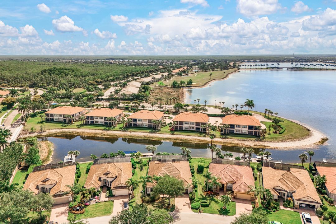 8810 Spinner Cove Ln, Naples, FL 34120