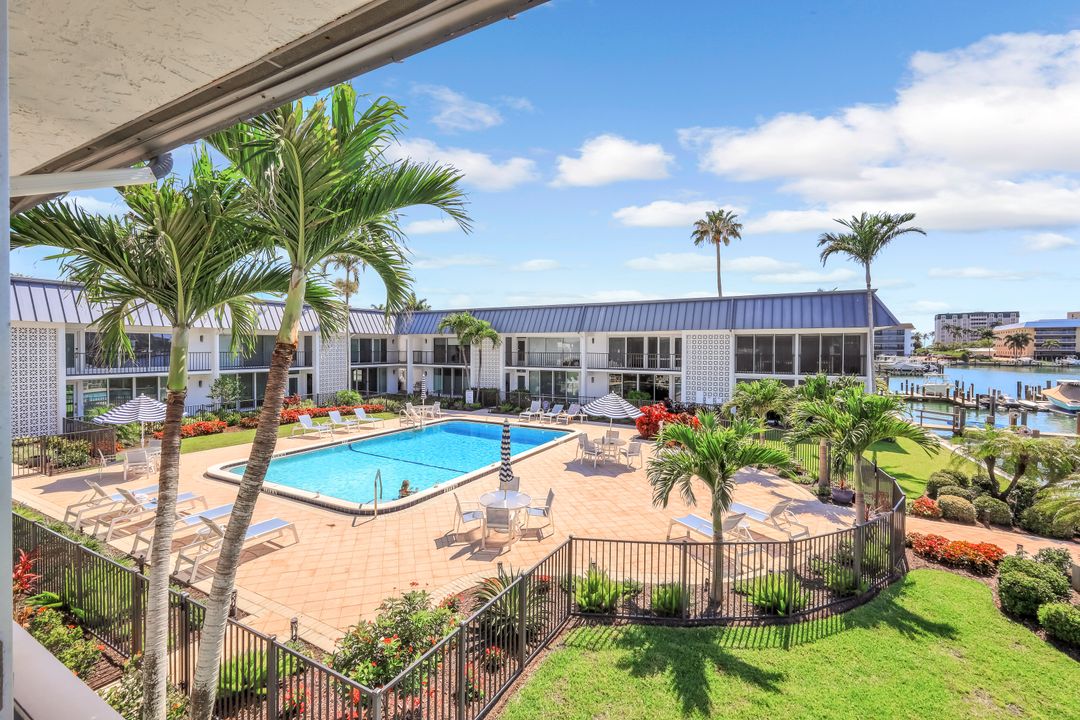 333 Harbour Dr #201, Naples, FL 34103