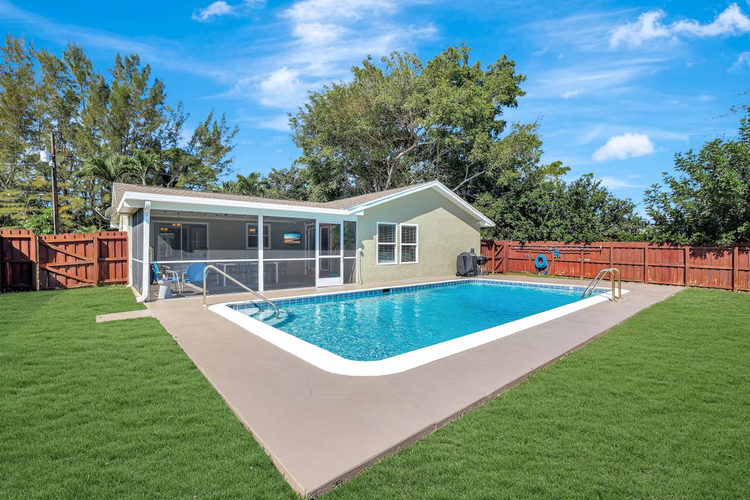 2840 14th St N, Naples, FL 34103