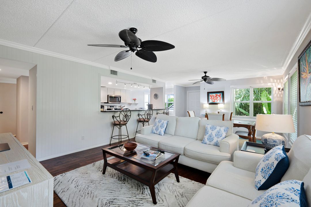 520 Club Side Dr #4, Naples, FL 34110
