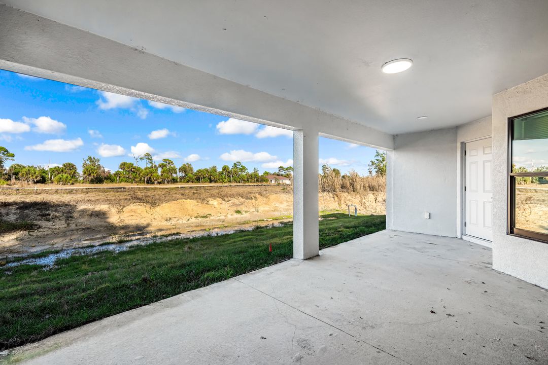 2618 Queen Dr, Lehigh Acres, FL 33971