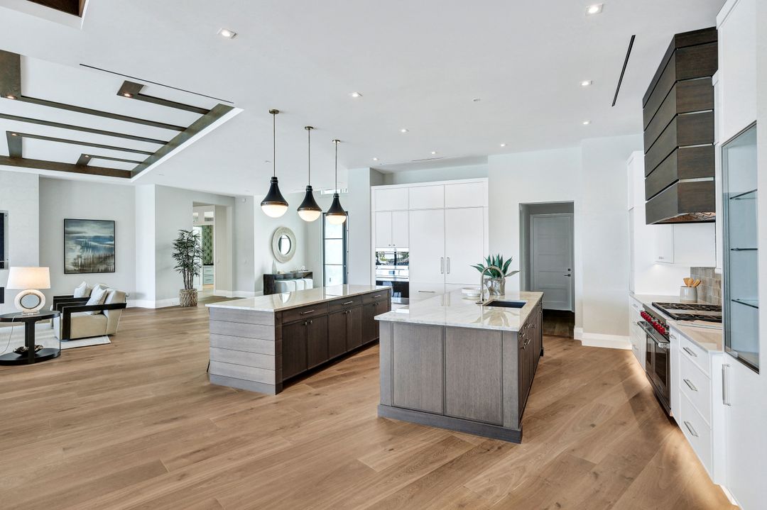 3401 Crayton Rd, Naples, FL 34102