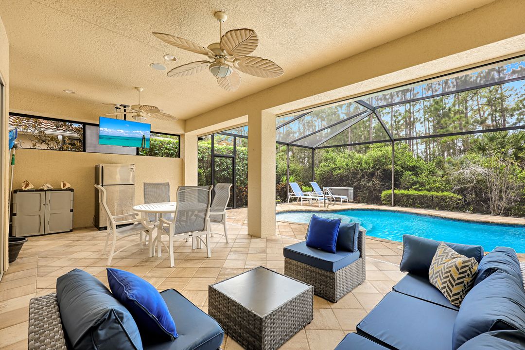 7655 Martino Cir, Naples, FL 34112