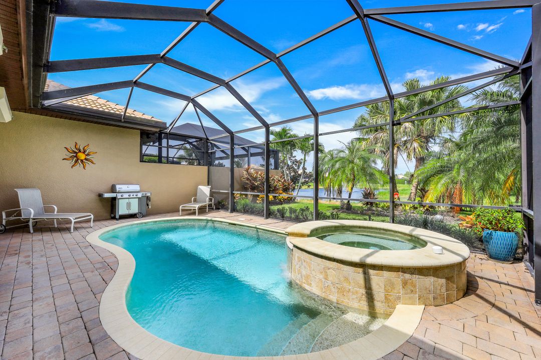 7598 Moorgate Point Way, Naples, FL 34113