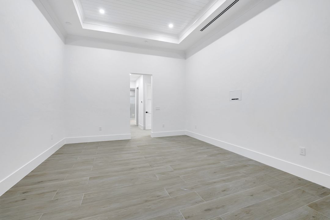 264 13th St NW, Naples, FL 34120