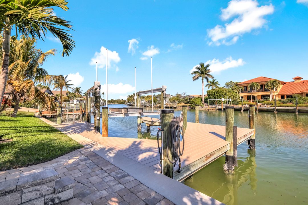 1126 Harbour Cottage Ct, Sanibel, FL 33957