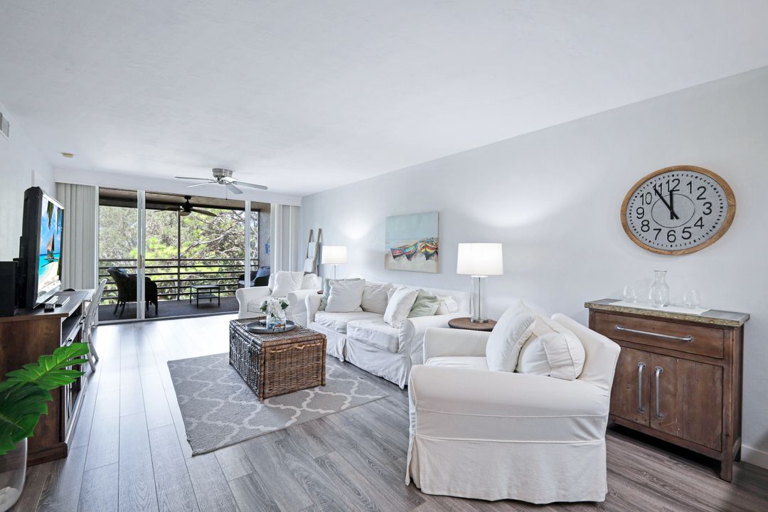 15191 Cedarwood Ln, Naples, FL 34110