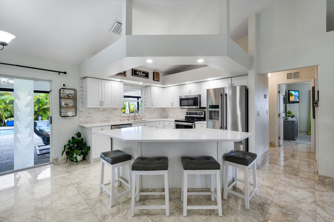 1006 NE 2nd Pl, Cape Coral, FL 33909