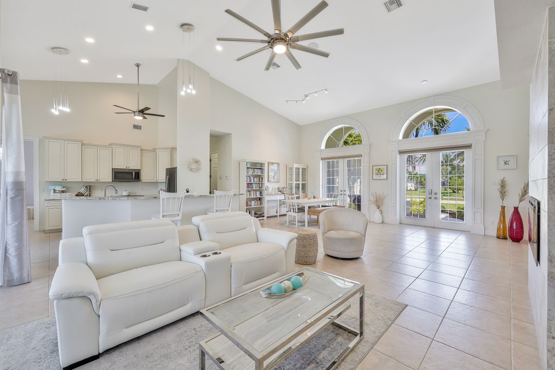 3724 Surfside Blvd, Cape Coral, FL 33914