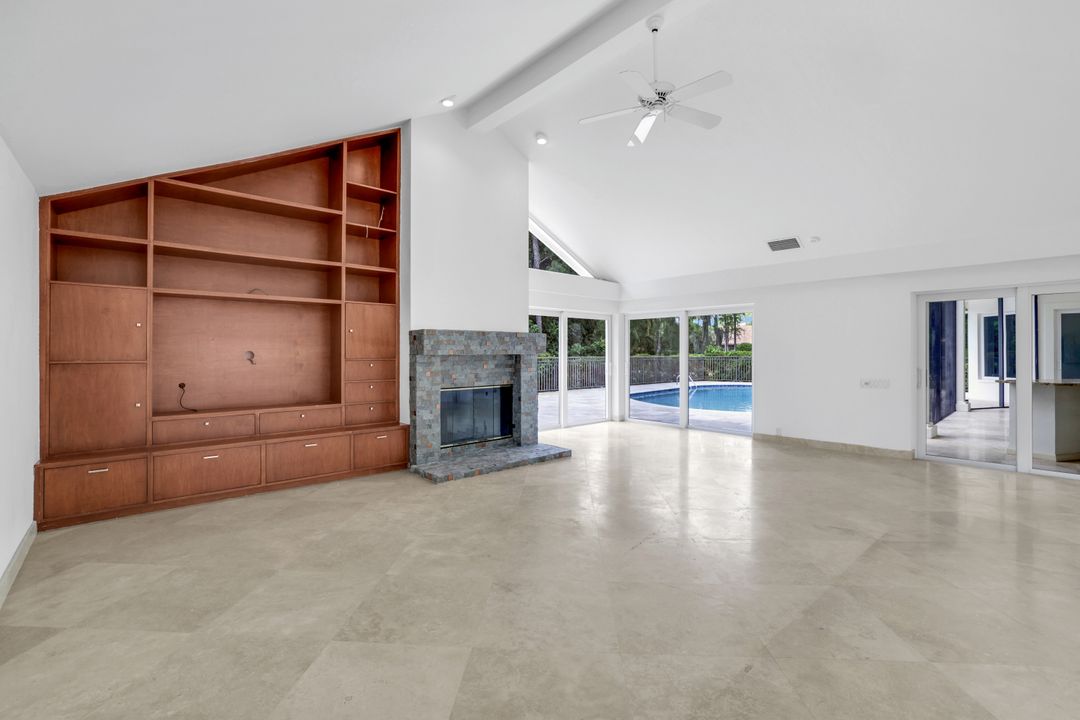 4502 Silver Fox Dr, Naples, FL 34119