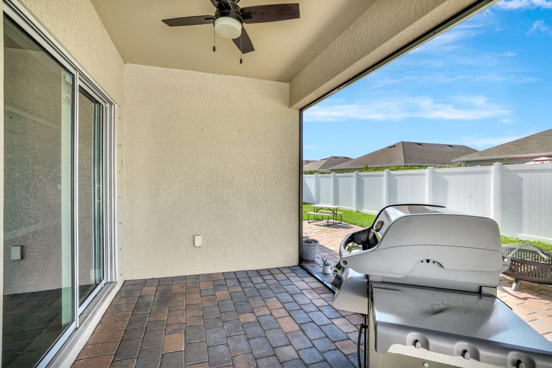 692 Hadley St E, Naples, FL 34104